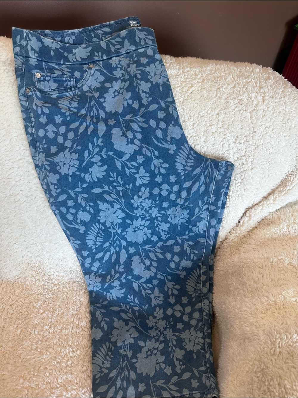 Kim Rogers Blue Floral Tummy Control Capris size 20w